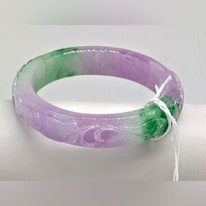 Hand Carved Lavender And Emerald Green Jade Bangle
